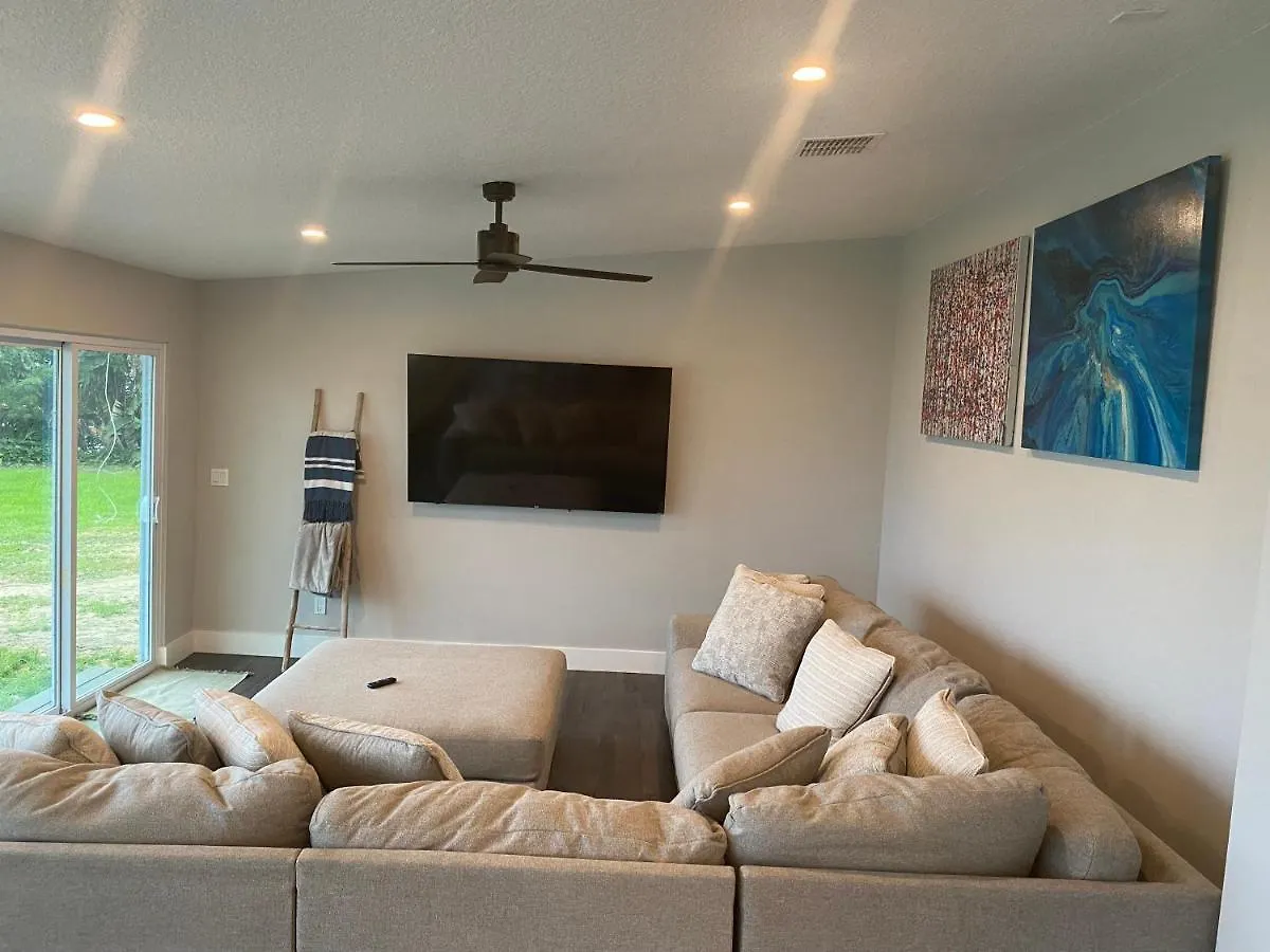 Clear Lake Retreat: Private Pool, Lakefront Orlando Holiday home