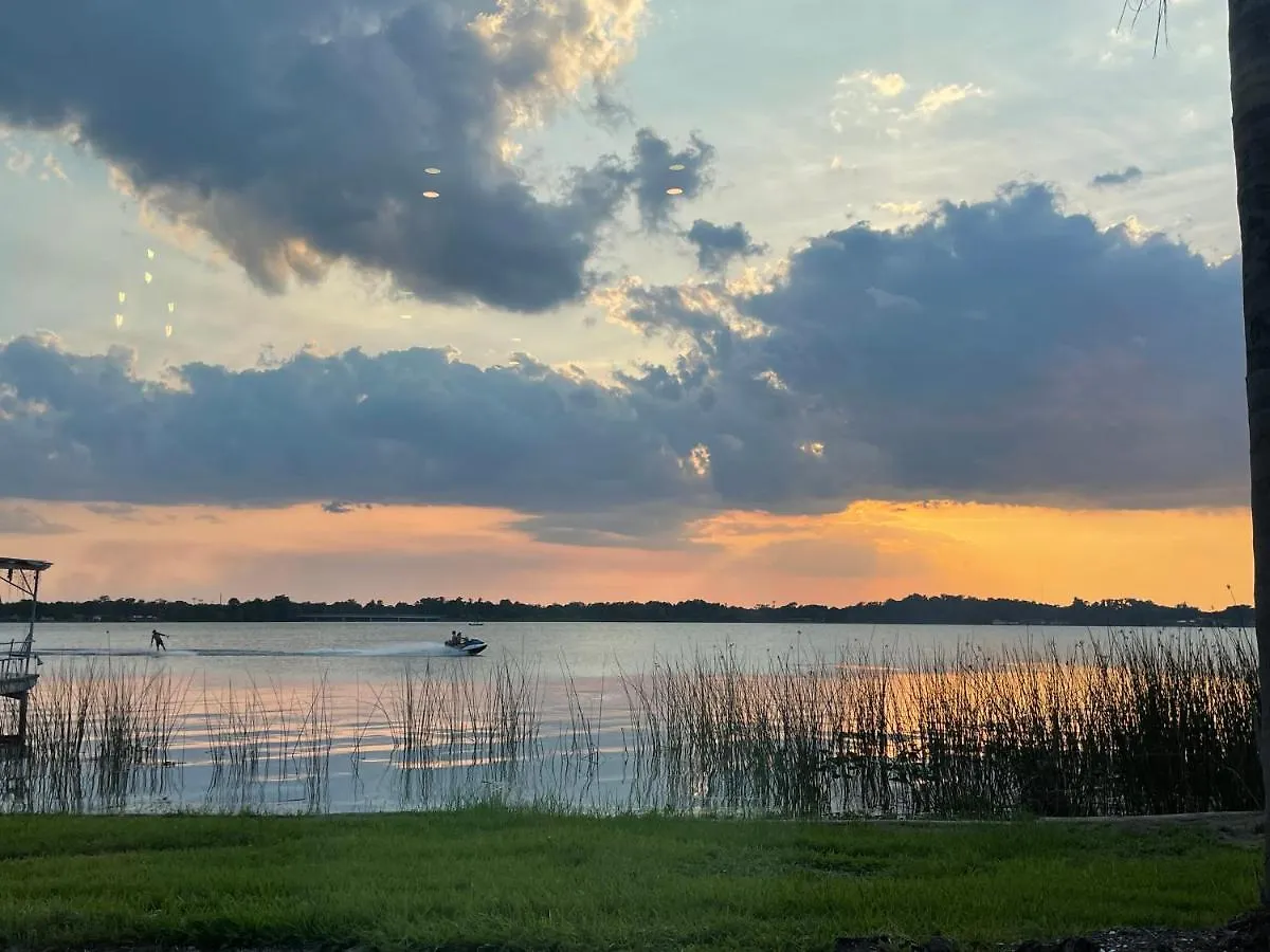 Clear Lake Retreat: Private Pool, Lakefront Orlando
